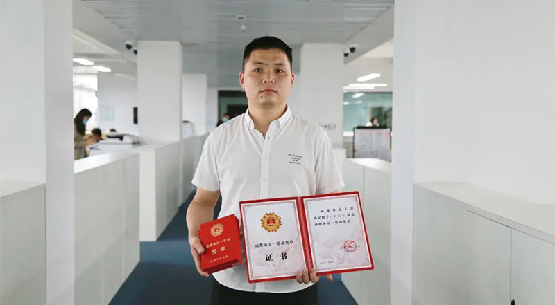乐鱼在线登录入口-乐鱼(中国)-乐鱼
药业古兴云荣获"成都市五一劳动奖章"！